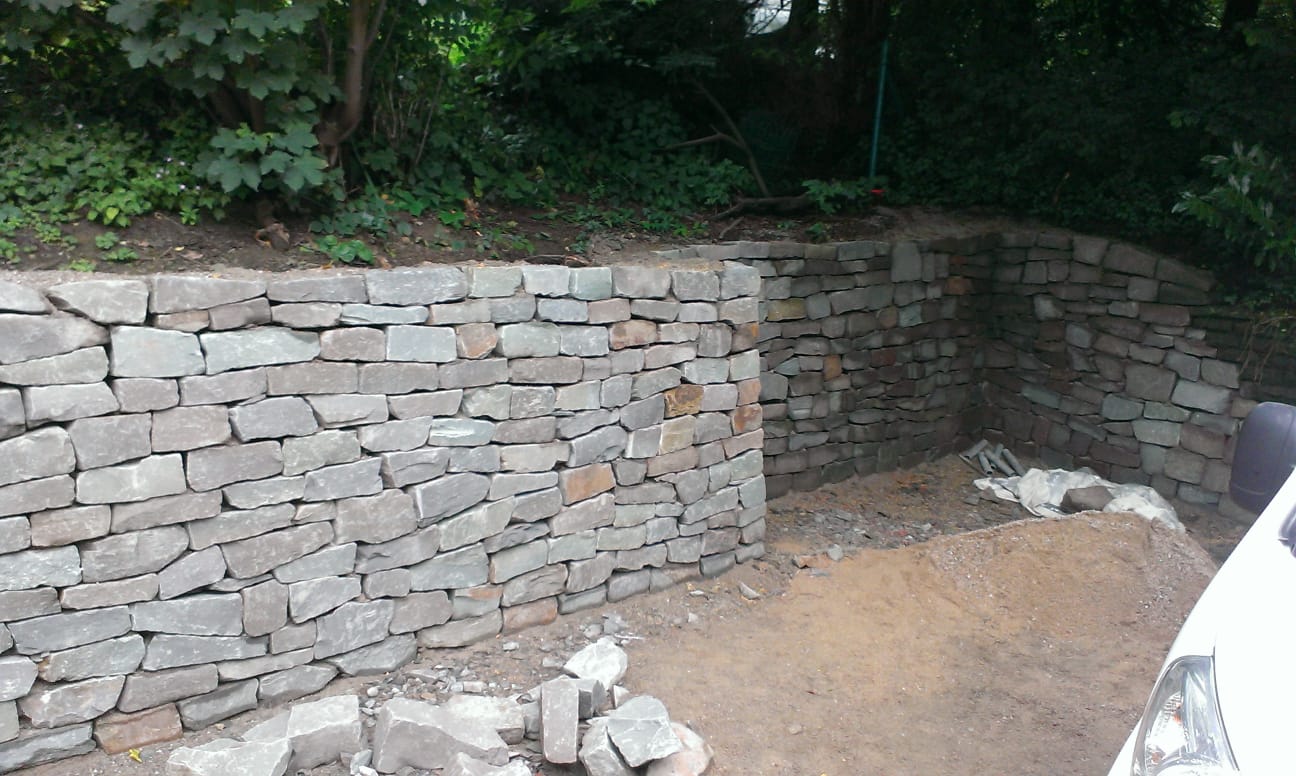 Natursteinmauer