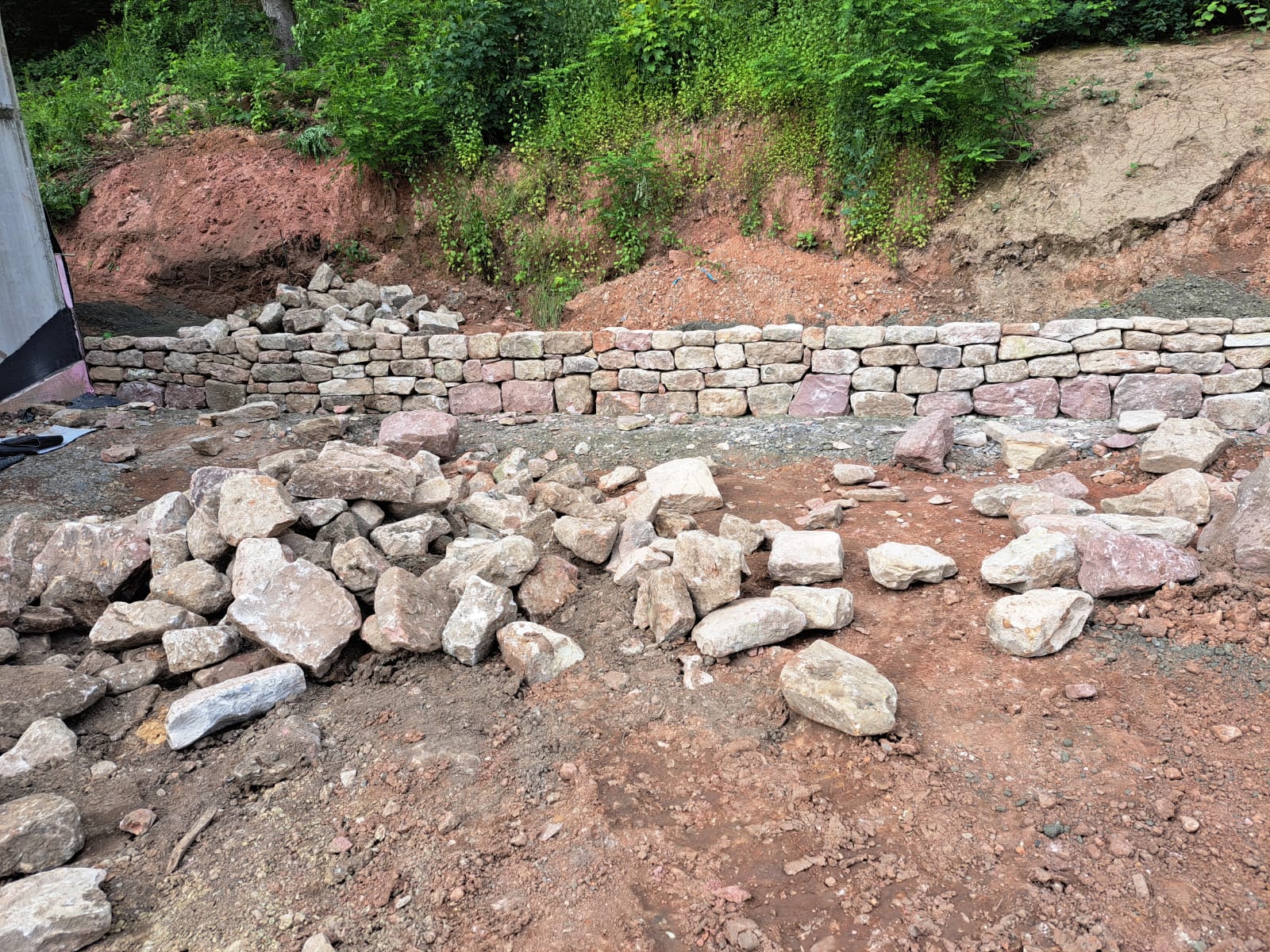 Natursteinmauer
